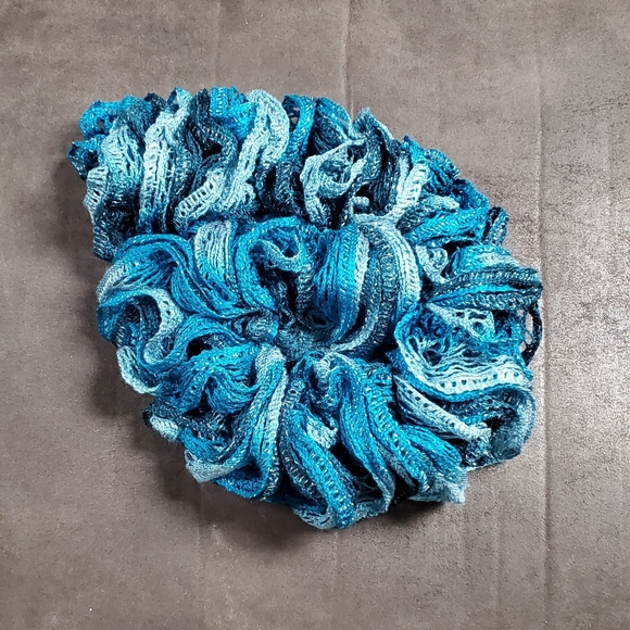 Handmade Ruffle Scarf ~ Jive - Picture 1 of 1
